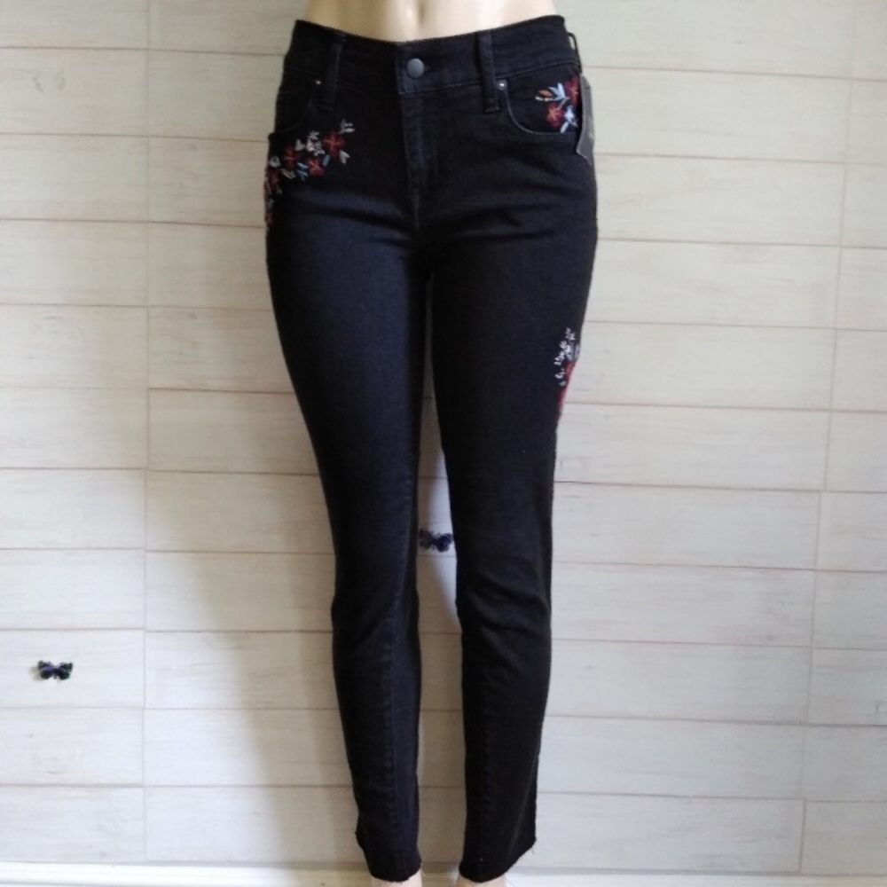 ๐ Mossimo Embroidered Black and Floral Mid Rise Curvy Skinny Jeans, Size 6 Short - Picture 2 of 12